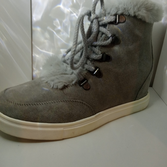 Madden Girl Gray Ankle Boots with White Fur Trim - Picture 1 of 5